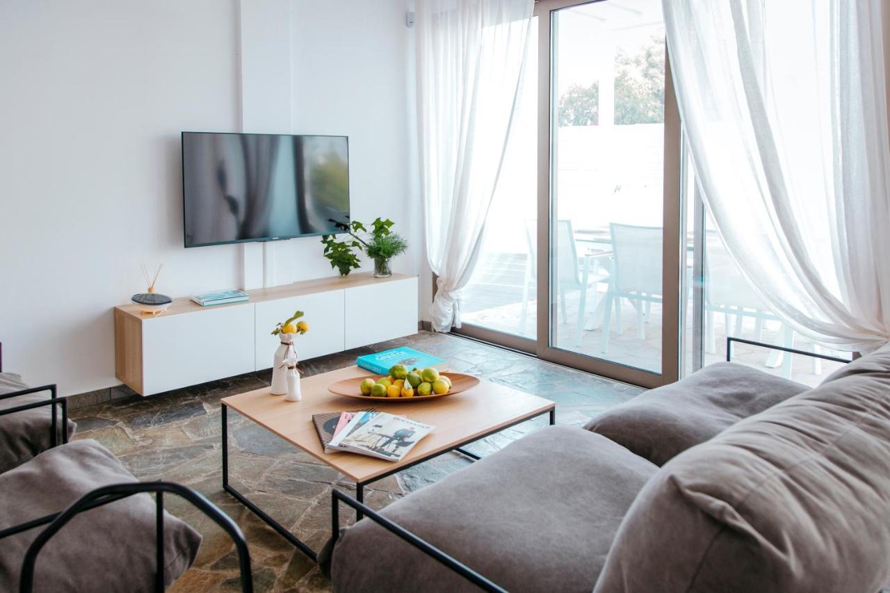 Island Home Seaside Villa Паралимни Екстериор снимка
